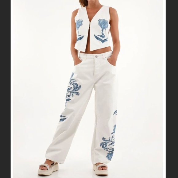 Embroidered White Denim Set – Vest & Horseshoe Barrel Pants, Size Small - Picture 1 of 13